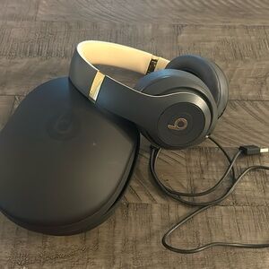 Beats Studio3 Wireless Noise Cancelling Over-Ear Headphones  Midnight Black